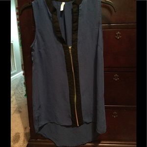Black/blue sleeveless shirt