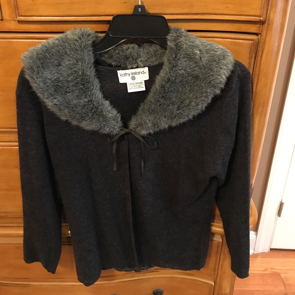3/4 sleeve black cardigan with fur collar