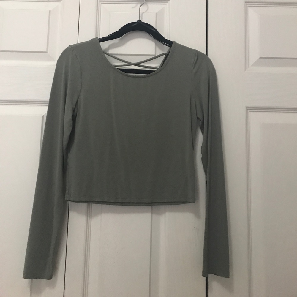 Long sleeve crop