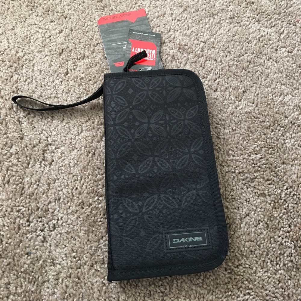 Dakine travel case