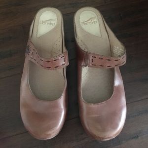 Dansko 42 tan Mary Janes