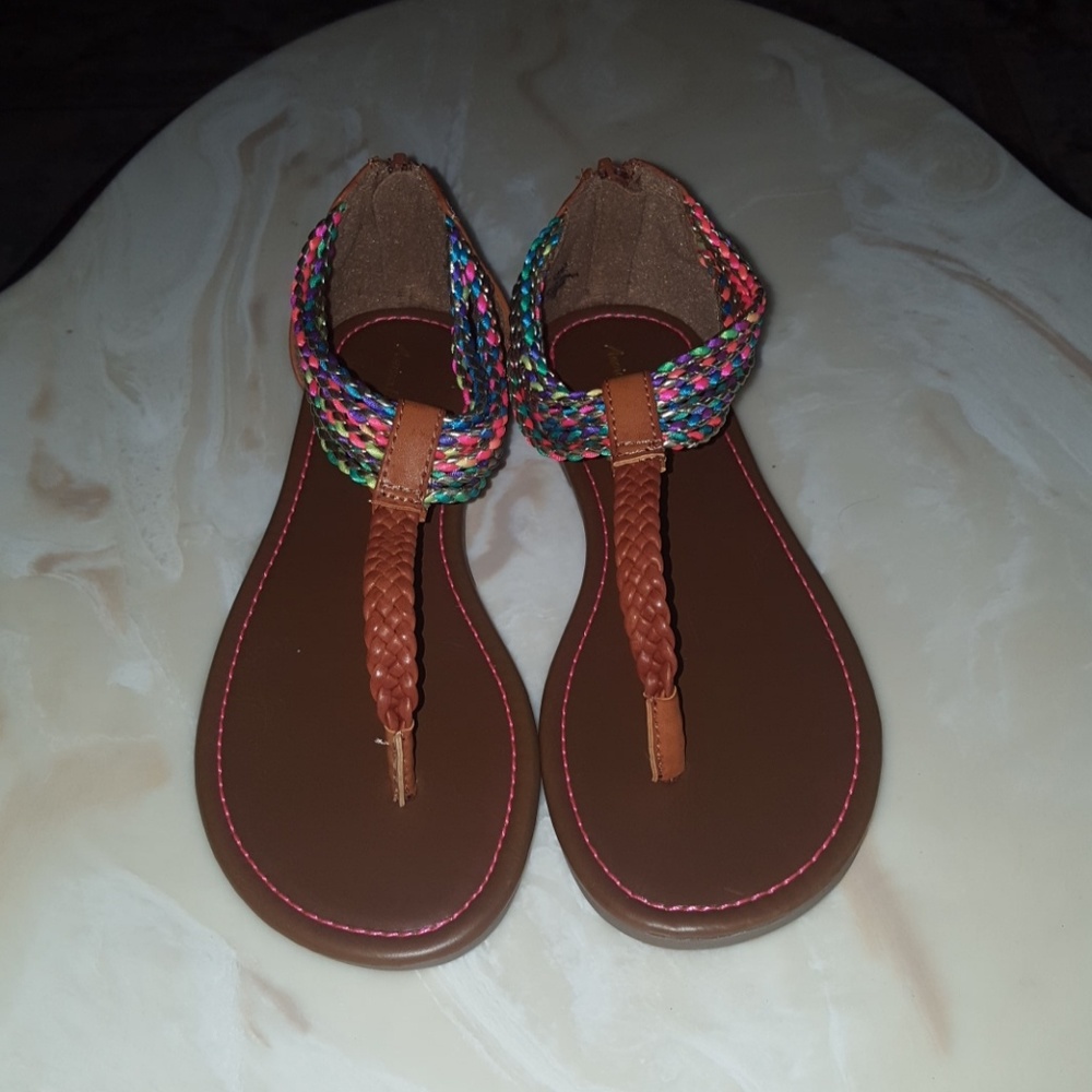 Beautiful color filled strapped sandals!