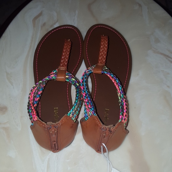 Beautiful color filled strapped sandals! - Picture 3 of 4