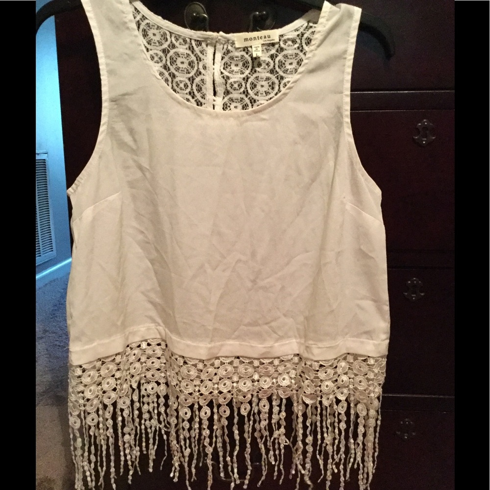 White/lace sleeveless shirt