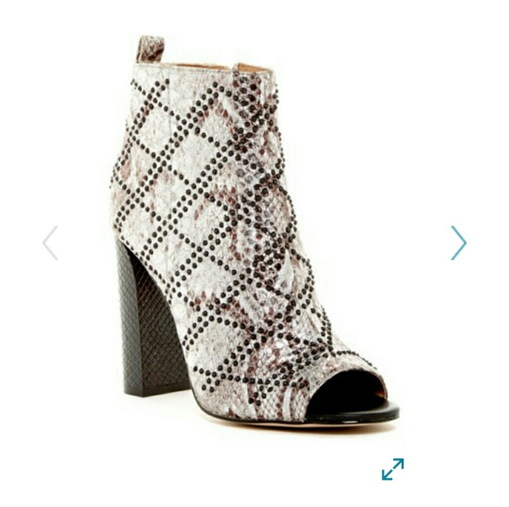 SOLD 💥Calvin Klein Peep toe bootie