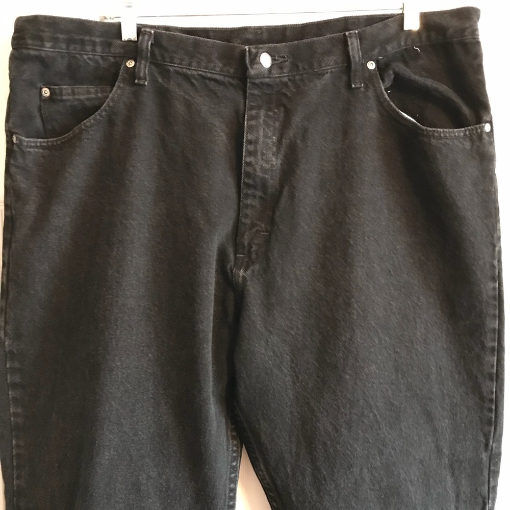 Men’s black denim Wrangler jeans size 42 x 30.