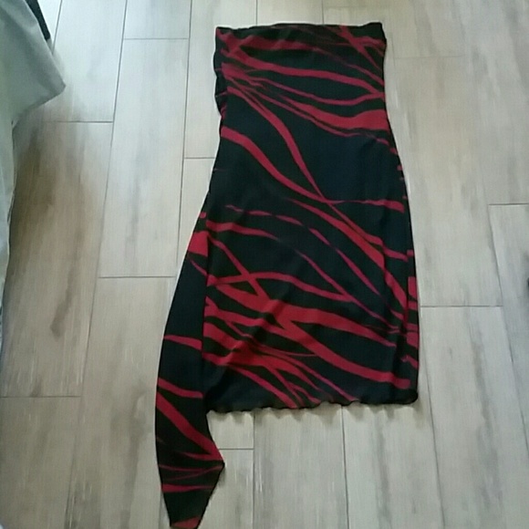 Black and red strapless cocktail dress - Picture 3 of 3