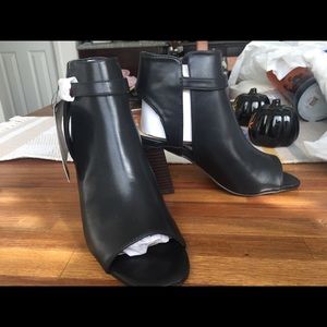 Cut-out Black boots