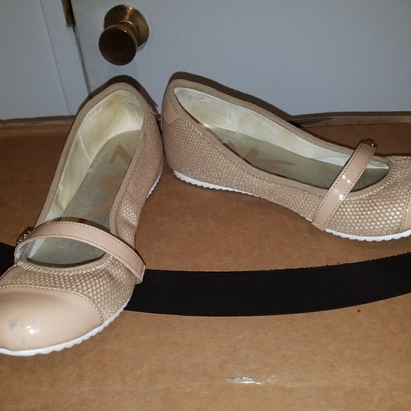 Anne Klein flats - Picture 3 of 3