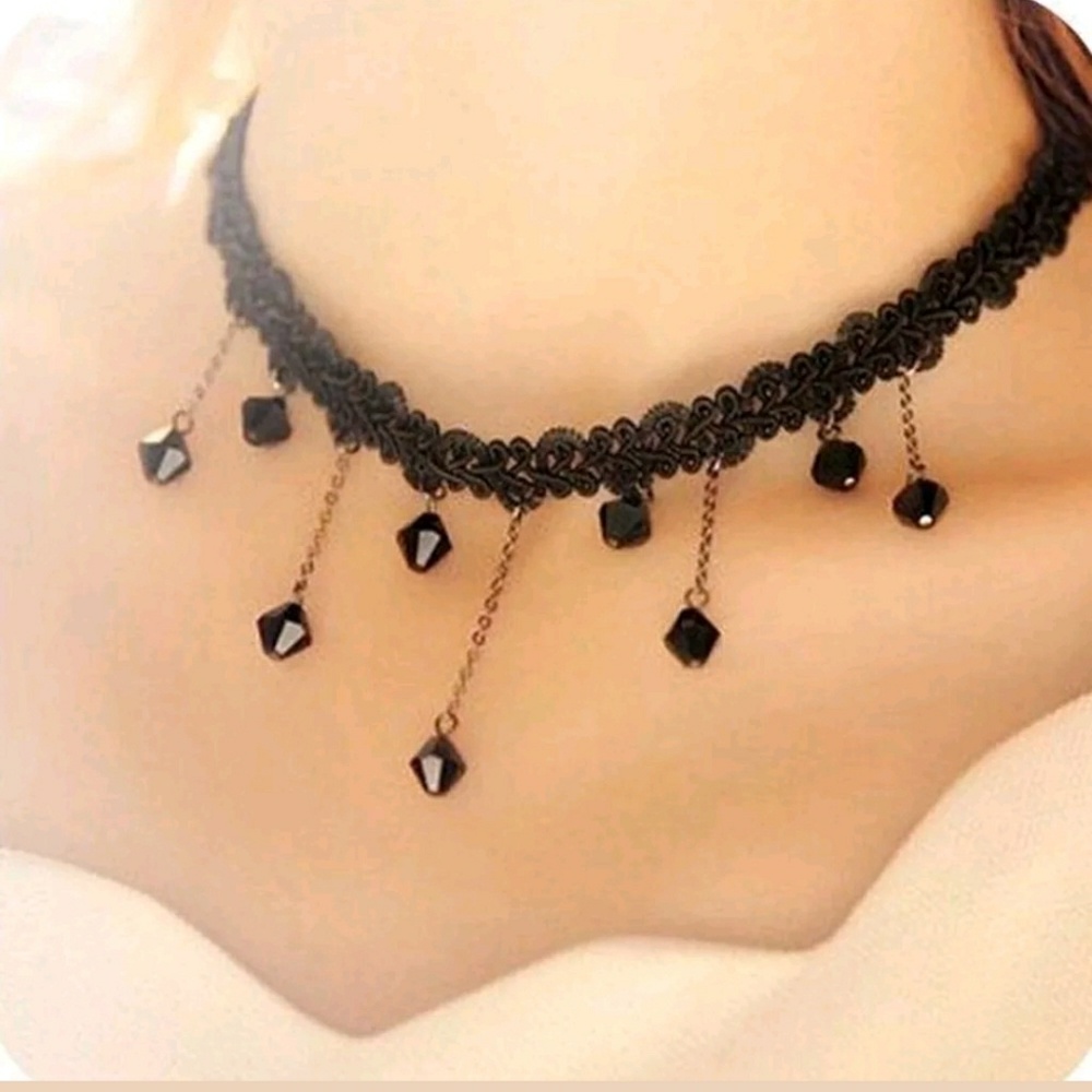 Black Pendant Choker NWT