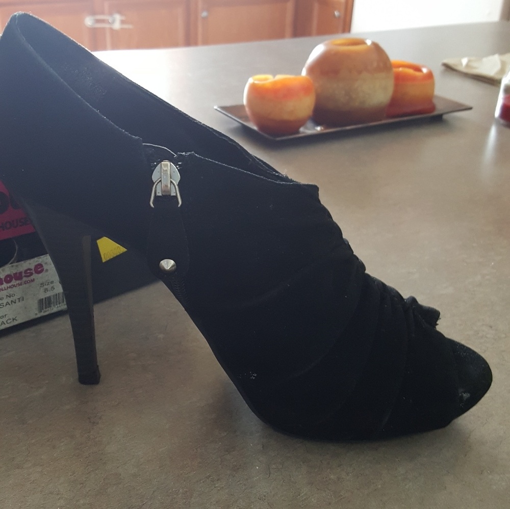 Dollhouse black suade booties