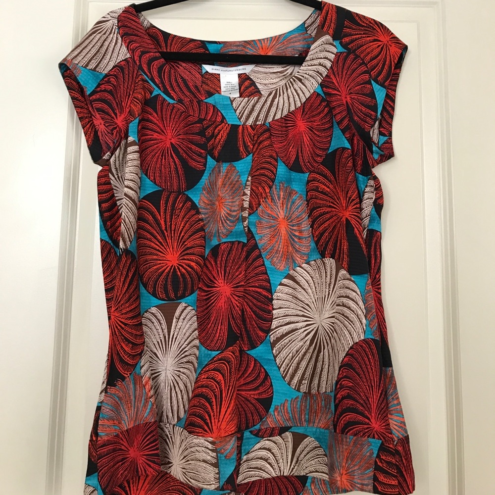 Diane vonFurstenberg 100% silk blouse