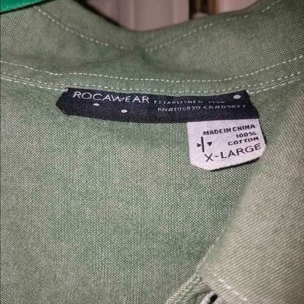 Men’s Rocawear Shirt - Picture 3 of 4