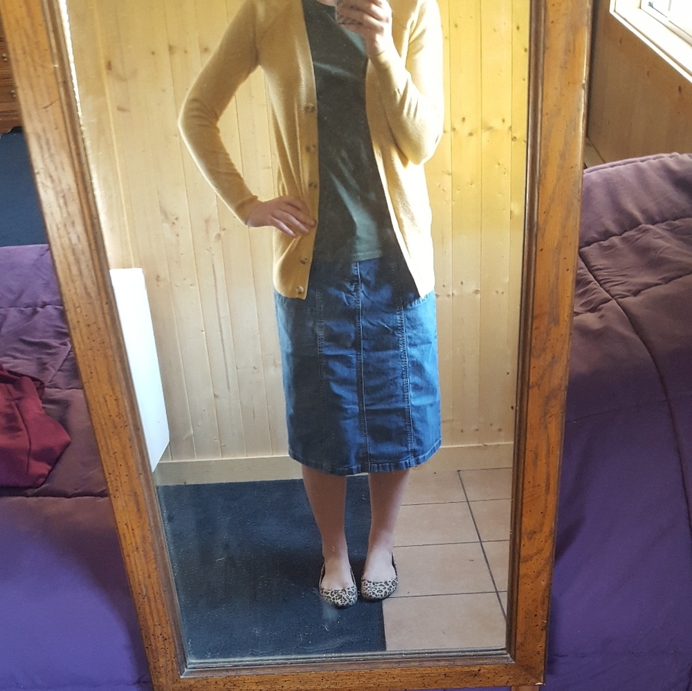 Denim Jean Skirt - Size 6 ~ Barely worn