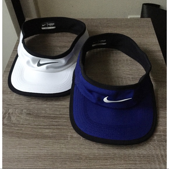 nikecourt women's featherlight aerobill tennis visor