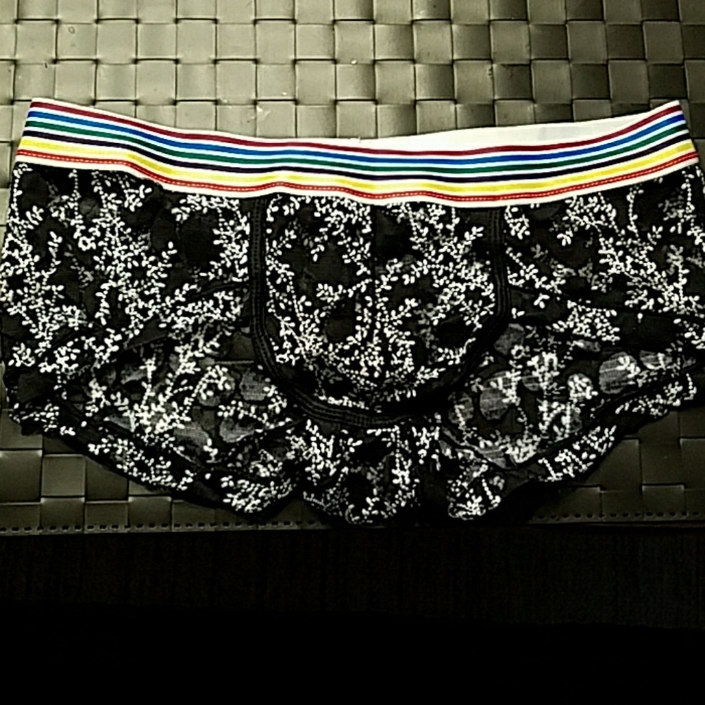 Men's Size L Black Trunks w/White Floral Print