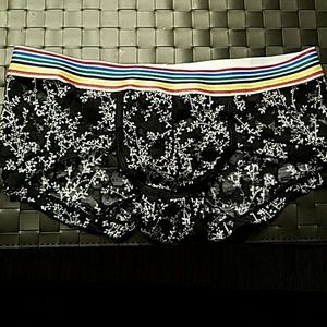 Men's Size L Black Trunks w/White Floral Print