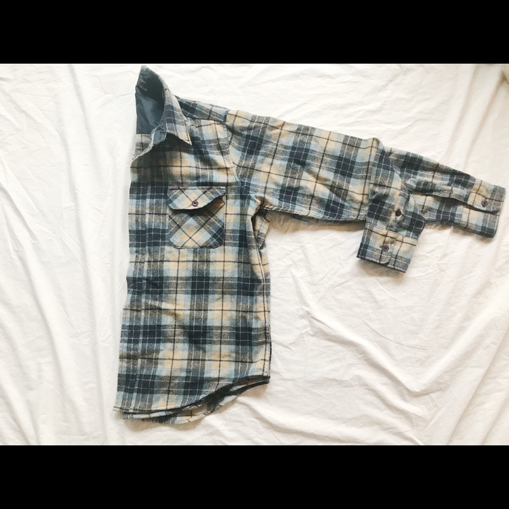 85% wool 15% Nylon   Men’s L