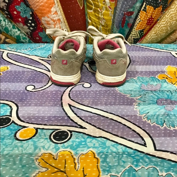 New balance. Toddler girls . Size 9 1/2 - Picture 4 of 6