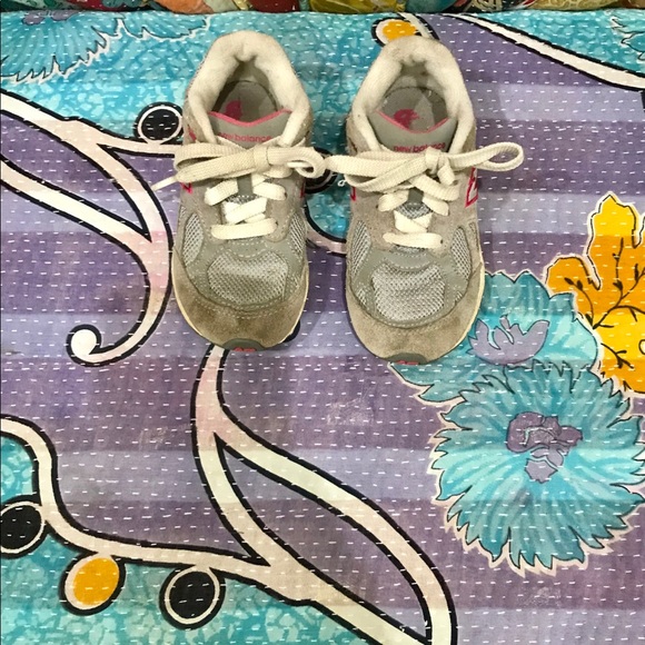 New balance. Toddler girls . Size 9 1/2 - Picture 5 of 6
