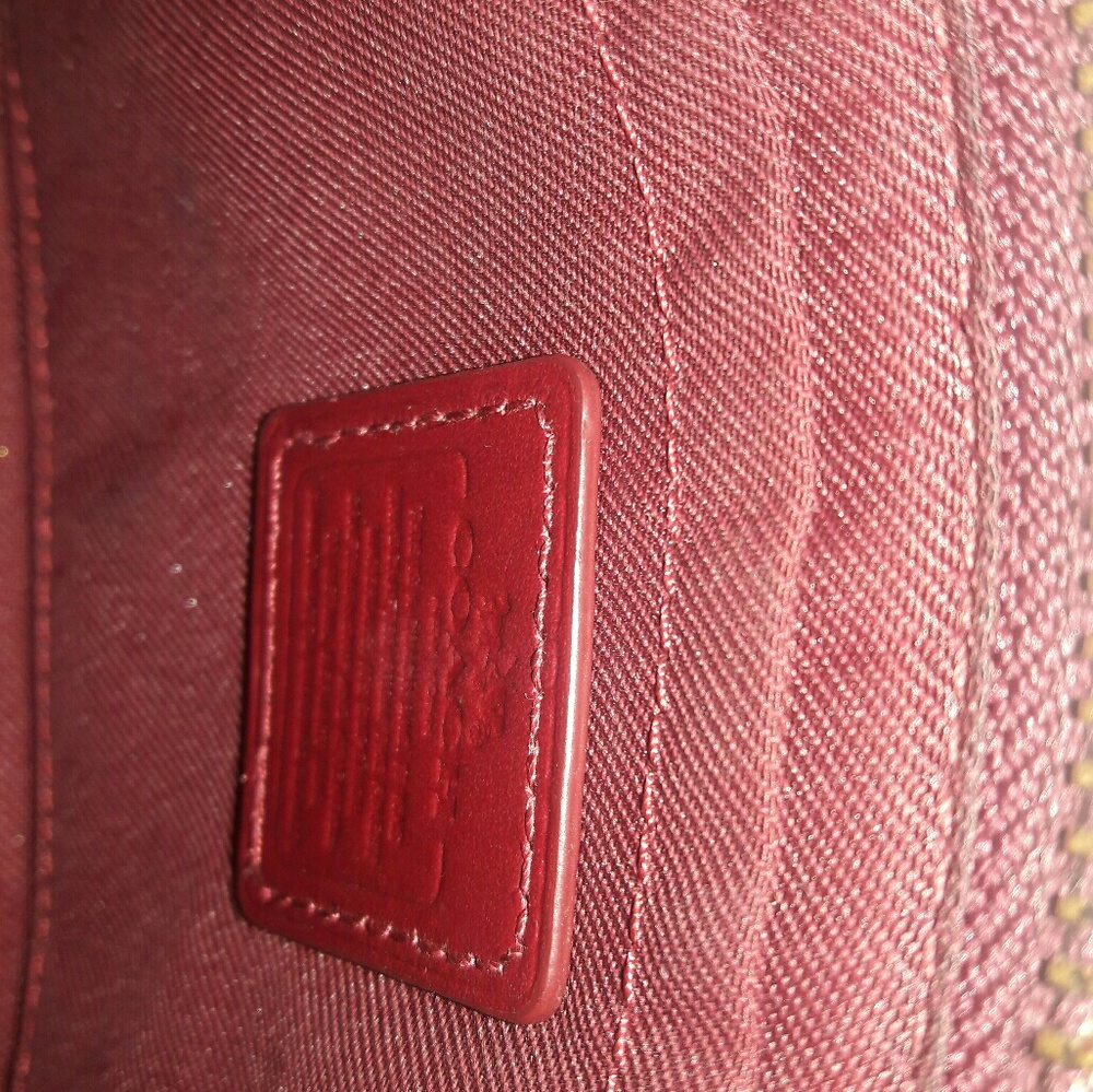 Coach wristlet Authentic - Picture 4 of 4