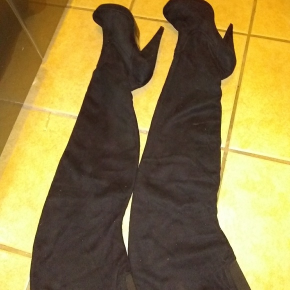 Black suede boots - Picture 1 of 1