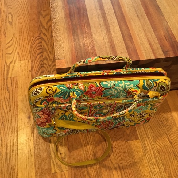 A Vera Bradley computer bag - Picture 5 of 6