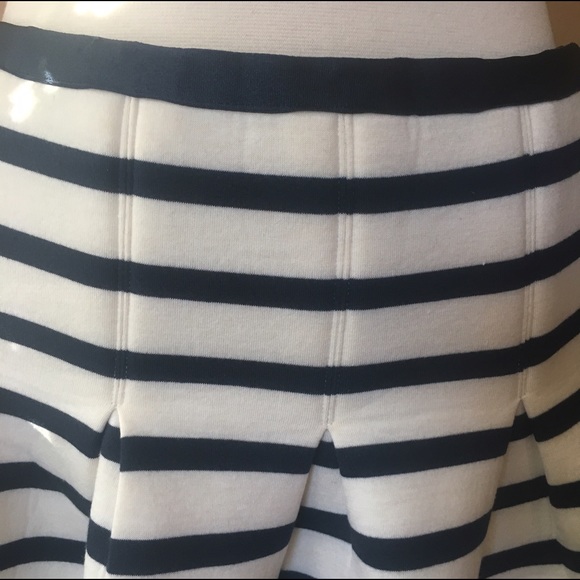 GAP Neoprene striped pleated mini skirt - Picture 4 of 6