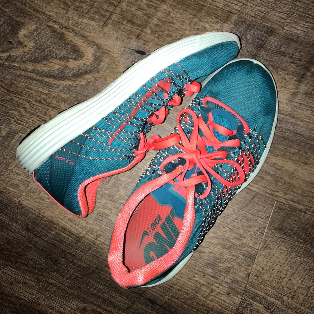 Women’s NIKE workout shoes!