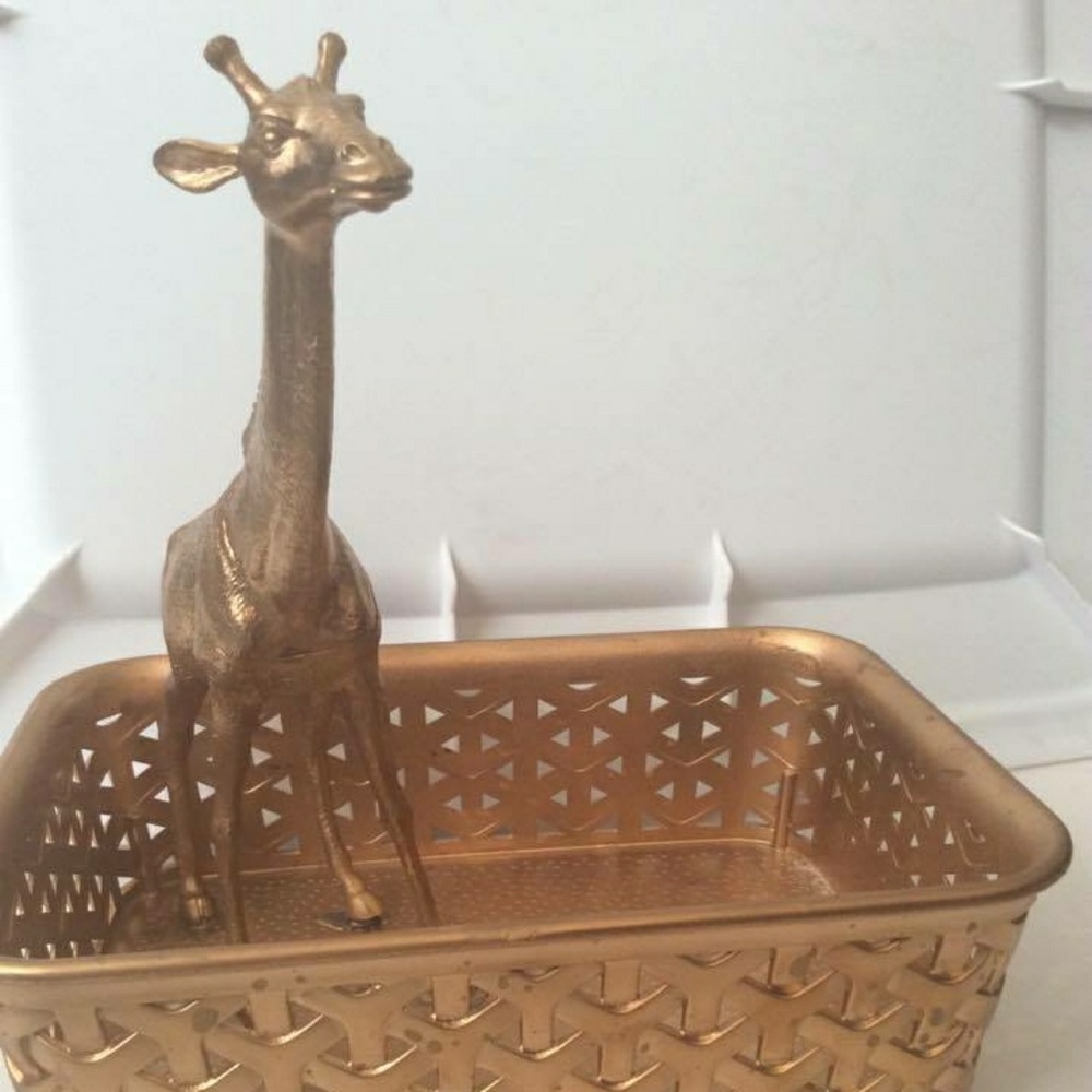 Gold giraffe vanity/jewelry organizer