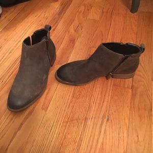 Rugged brown/gray booties