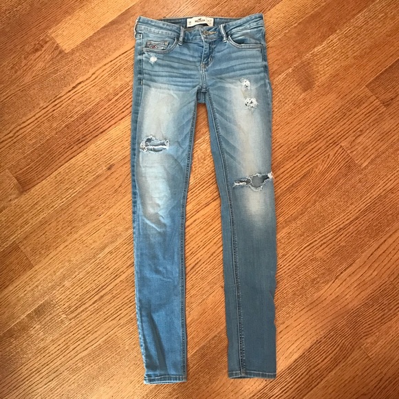 Hollister ripped jeans - Picture 1 of 3
