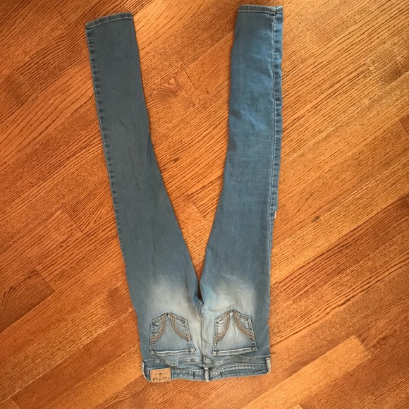 Hollister ripped jeans - Picture 2 of 3