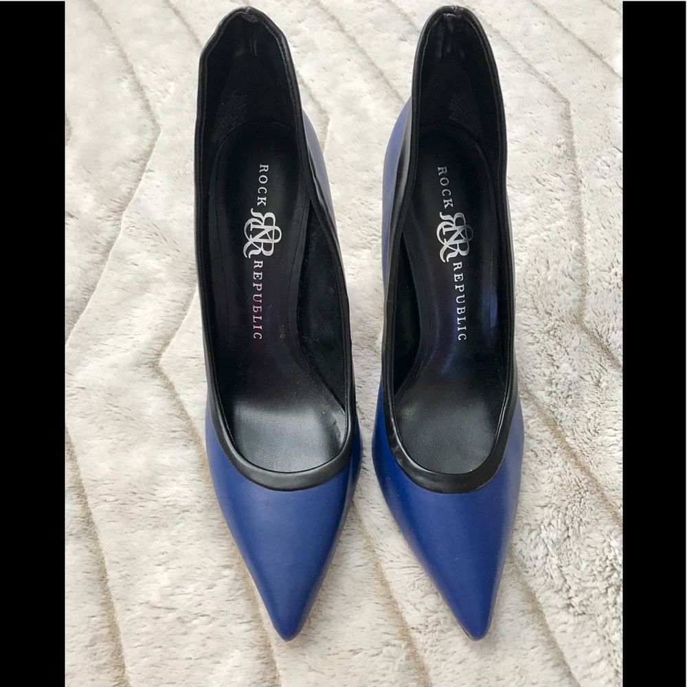 Rock & Republic Chrissie Blue Black Trim Pumps