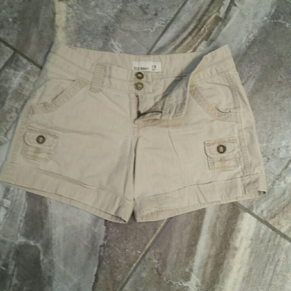 *GAP* Khaki cargo shorts - Picture 2 of 6