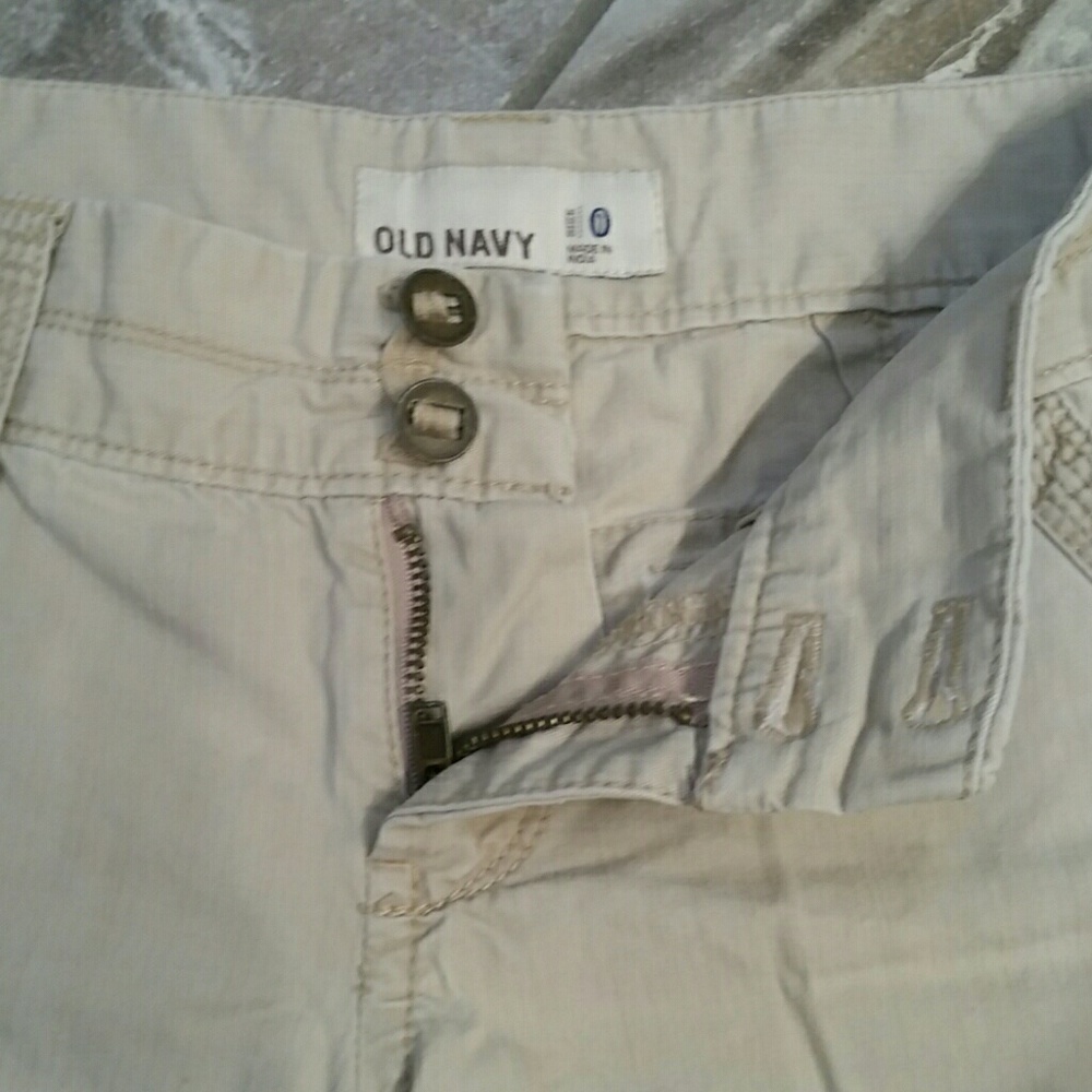 *GAP* Khaki cargo shorts - Picture 3 of 6