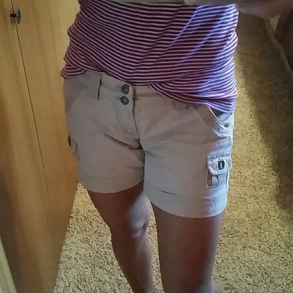 GAP Pants - *GAP* Khaki cargo shorts