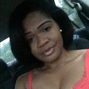 Meet your Posher, Dominique