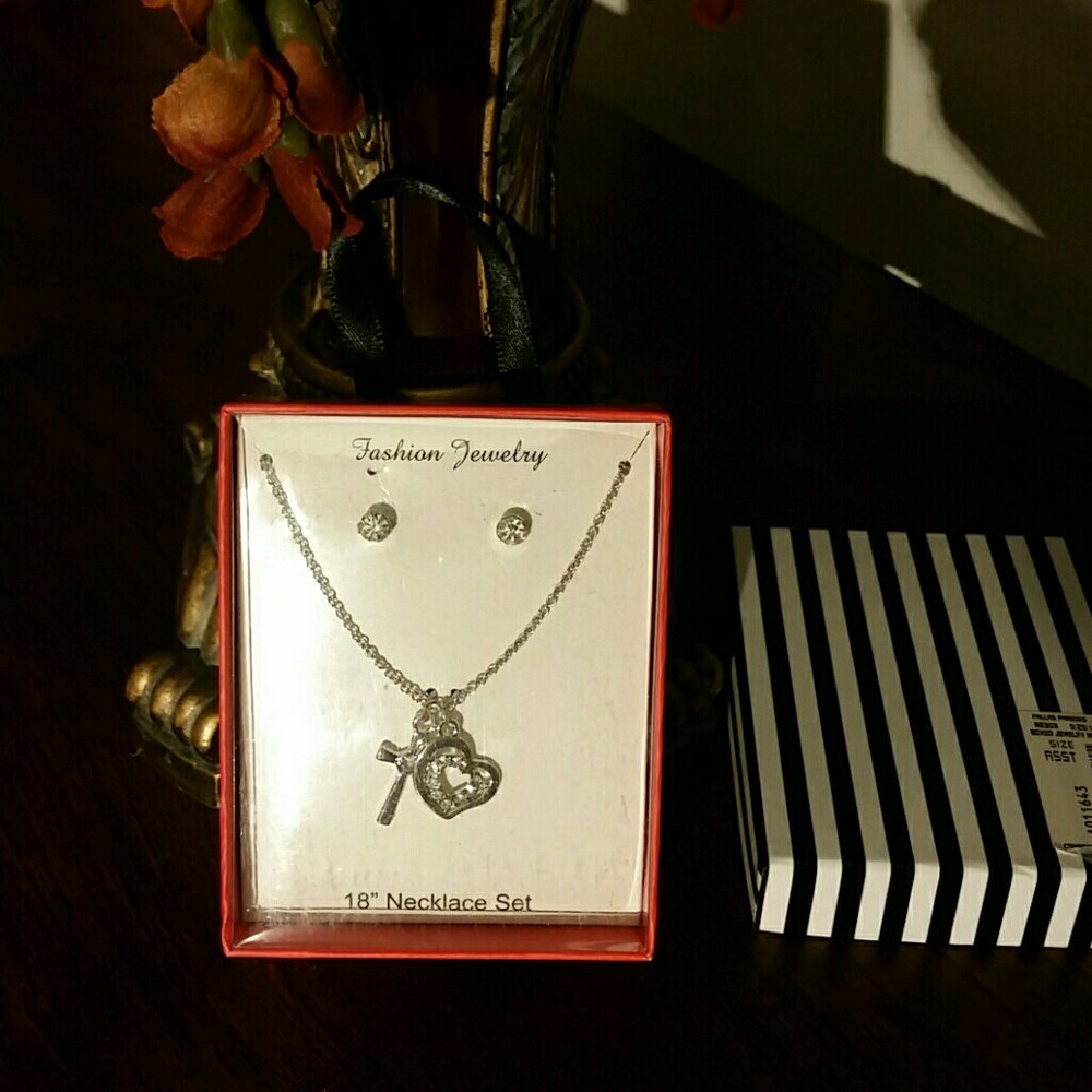 NWT Costume Jewelry Cross Necklace w/earrings Set