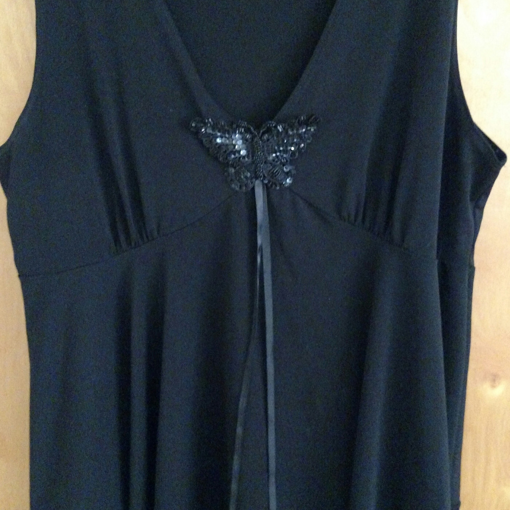 Butterfly Beaded V Necked Tunic top - Size 2X