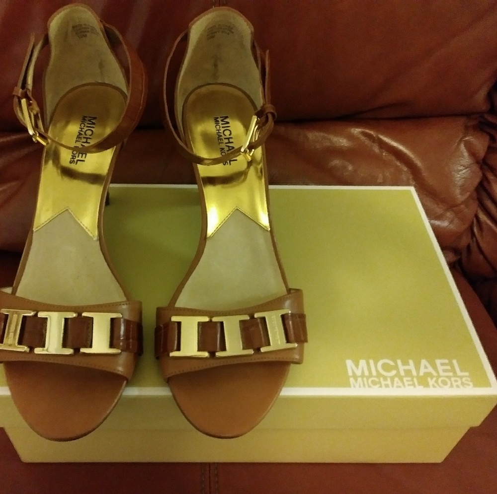 Michael Kors size 10 m, leather heals