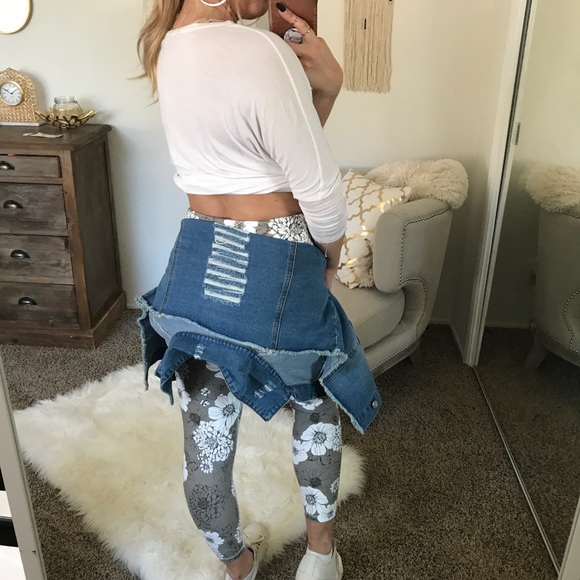 SALE✂️LAST1• Distressed Cropped Jean Jacket - Picture 6 of 8