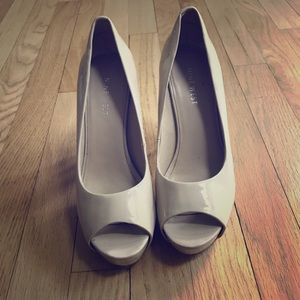 Nine West beige peep toes