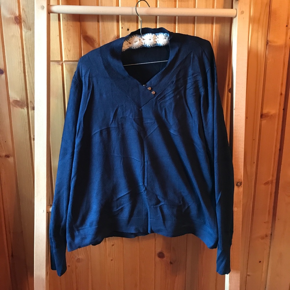 🛍 Cato: Navy V-neck sweater