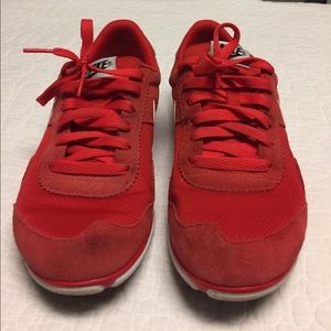Retro-look sueded Nike trainers Retro-look sueded Nike trainers