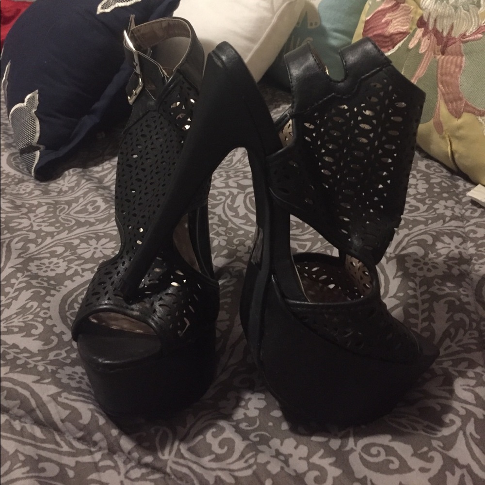 5 and a half inch cut out Sandal.