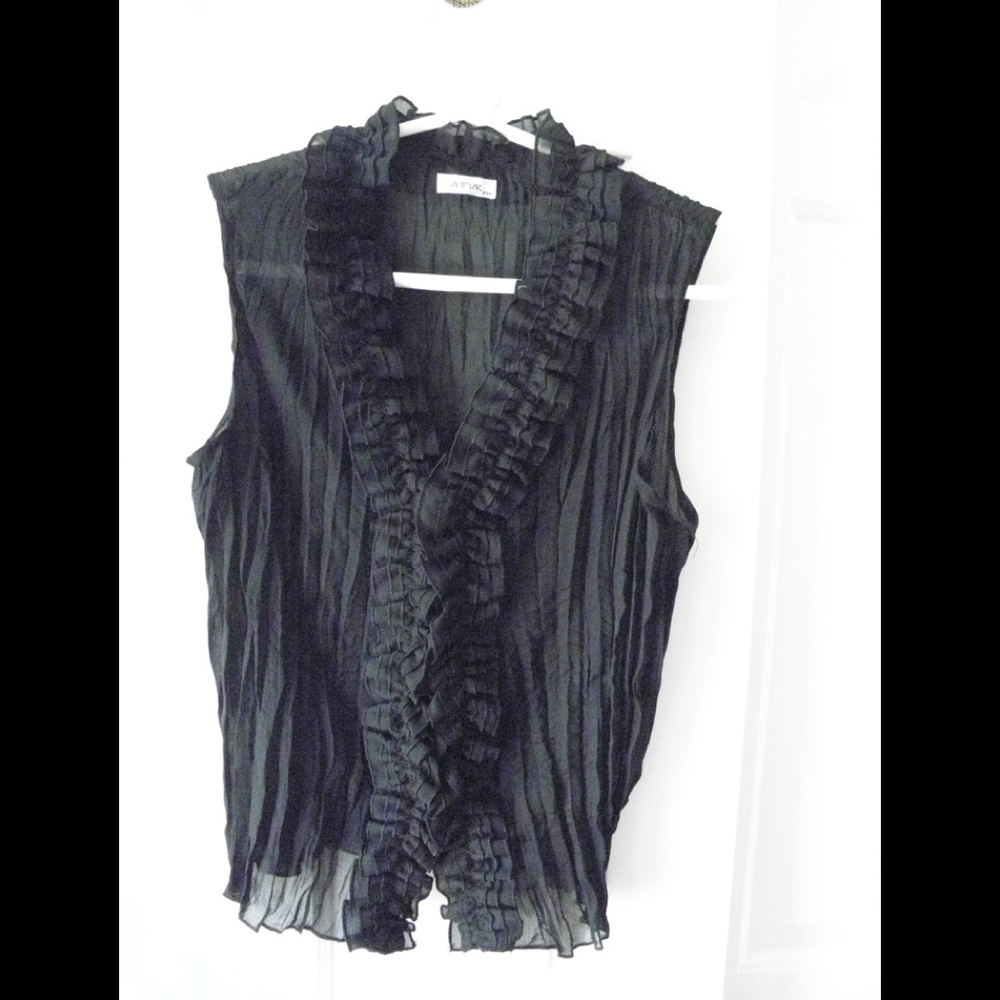 Black Crinkle Tank -- NWOT