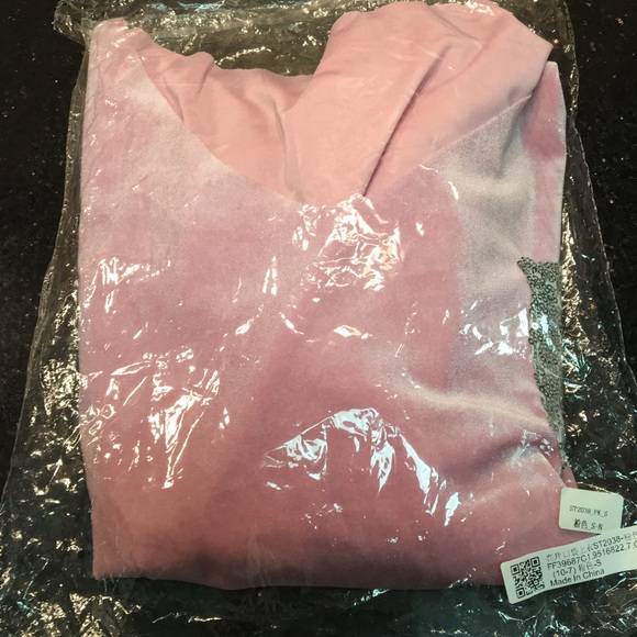 🆕 Best Top Ever! Pink Velvet NWB - Picture 2 of 6