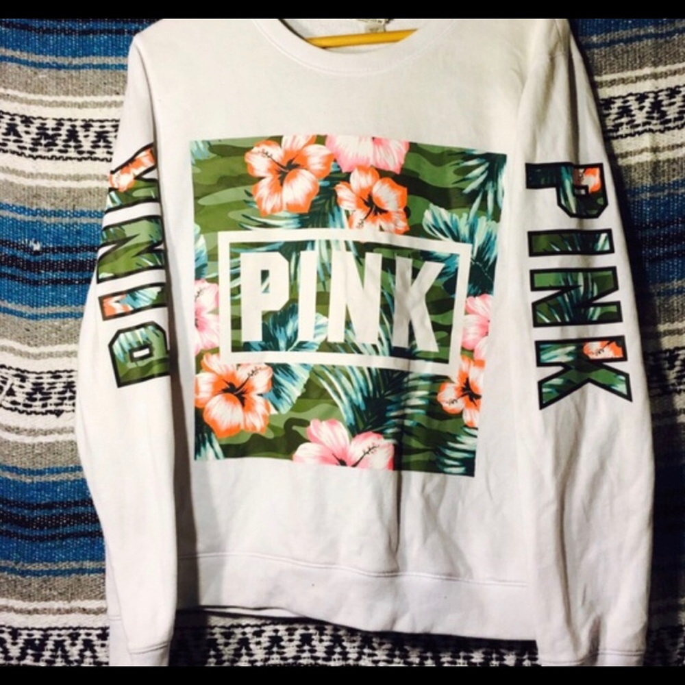 VS PINK FLORAL CREW 🌺