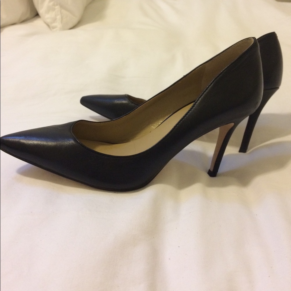 Ann Taylor black pointy toe heels size 7.5